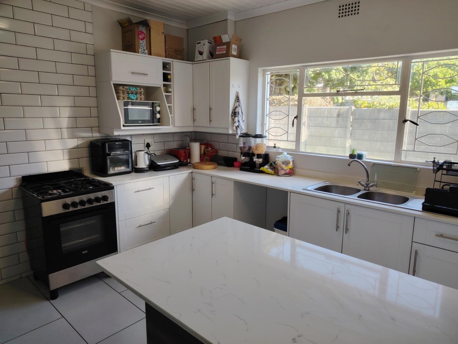 To Let 4 Bedroom Property for Rent in Stellenberg Western Cape